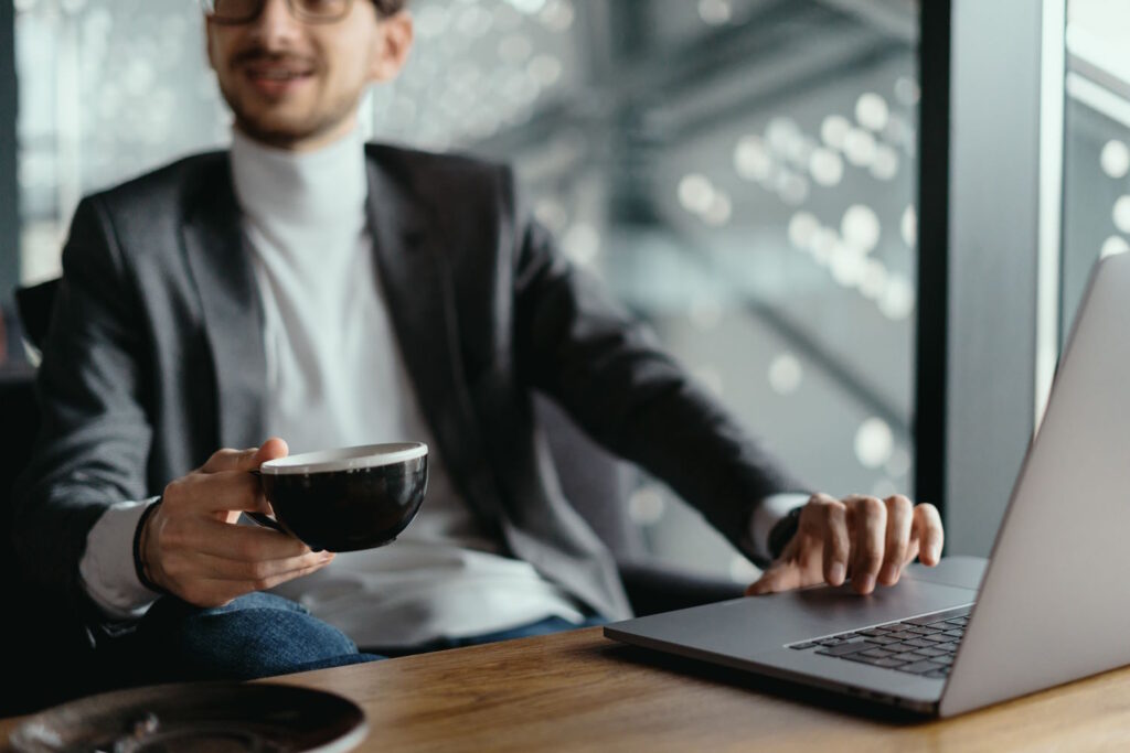 W dzisiejszym świecie, gdzie technologia ewoluuje w ekspresowym tempie, wybór odpowiedniego sprzętu do pracy może znacząco wpłynąć na produktywność oraz komfort użytkowania